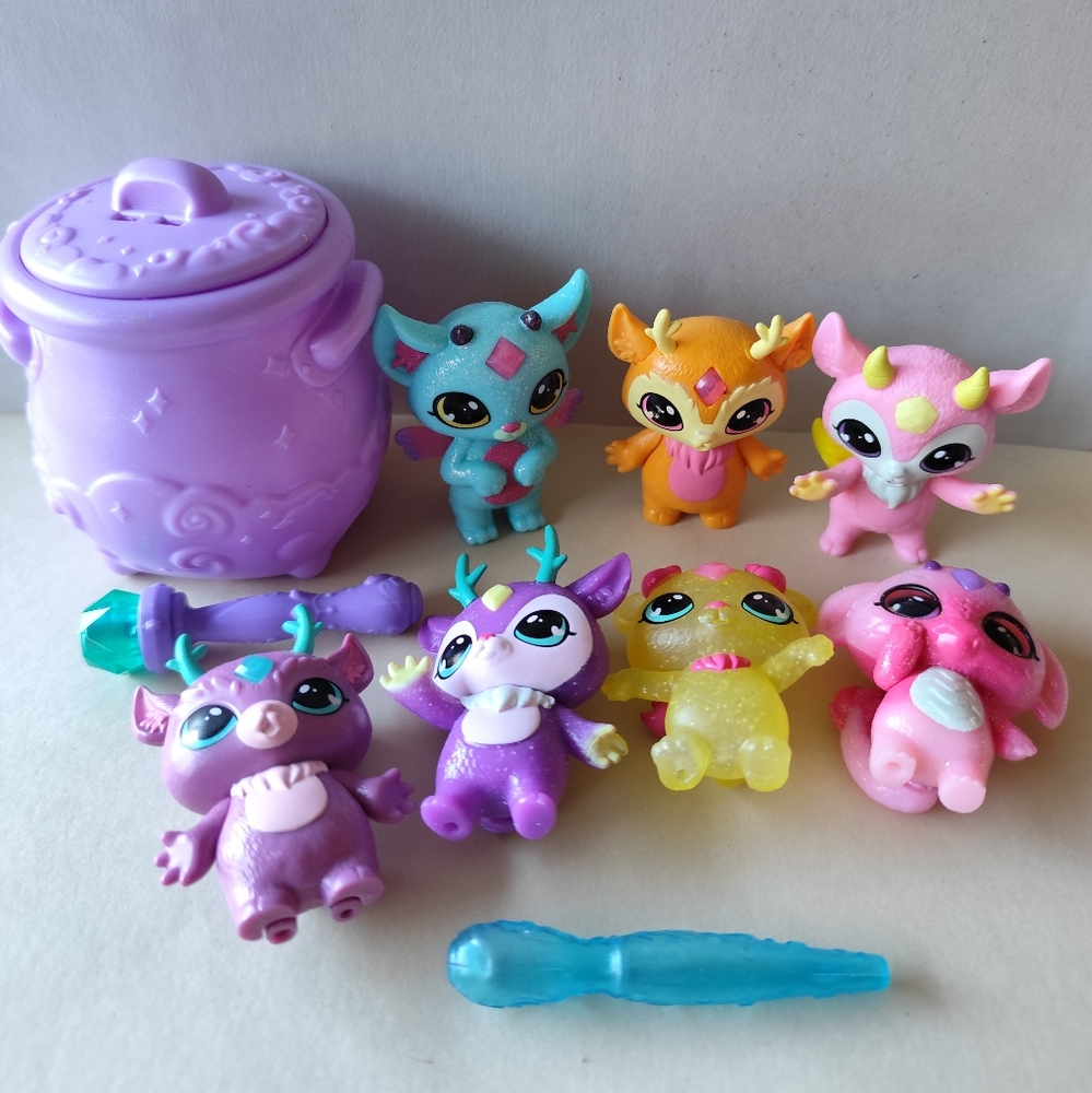 Magic Mixies Mixlings Figures Lot of 7 w/ wands and cauldron